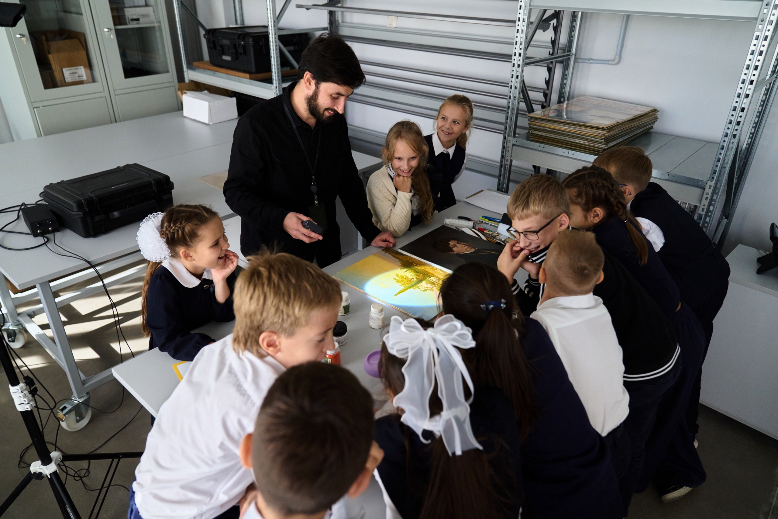 Экскурсия-игра по  выставке «Детство.  Мечты» 