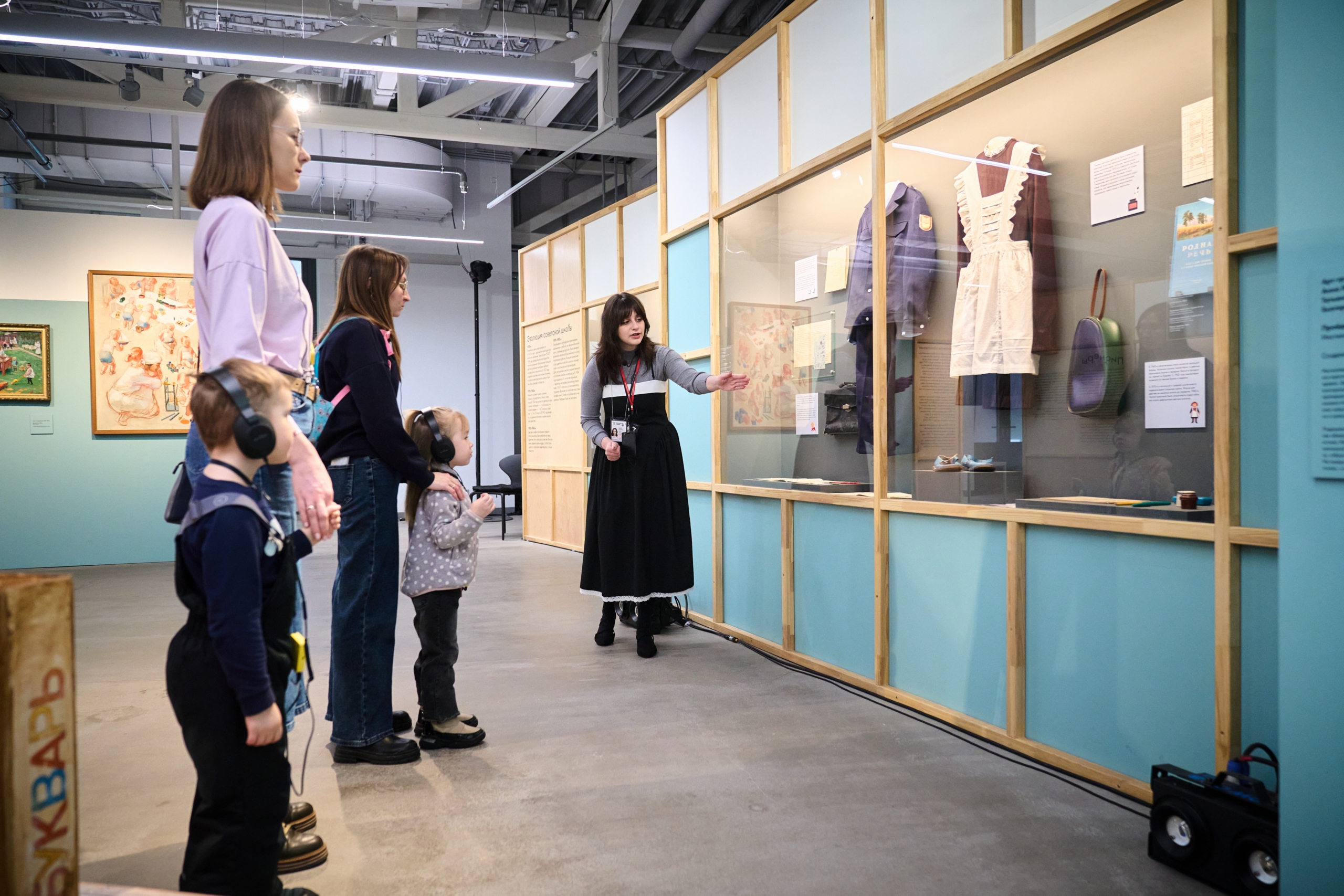 Семейная экскурсия по выставке «Детство. Мечты» для родителей и детей (до 6 лет)